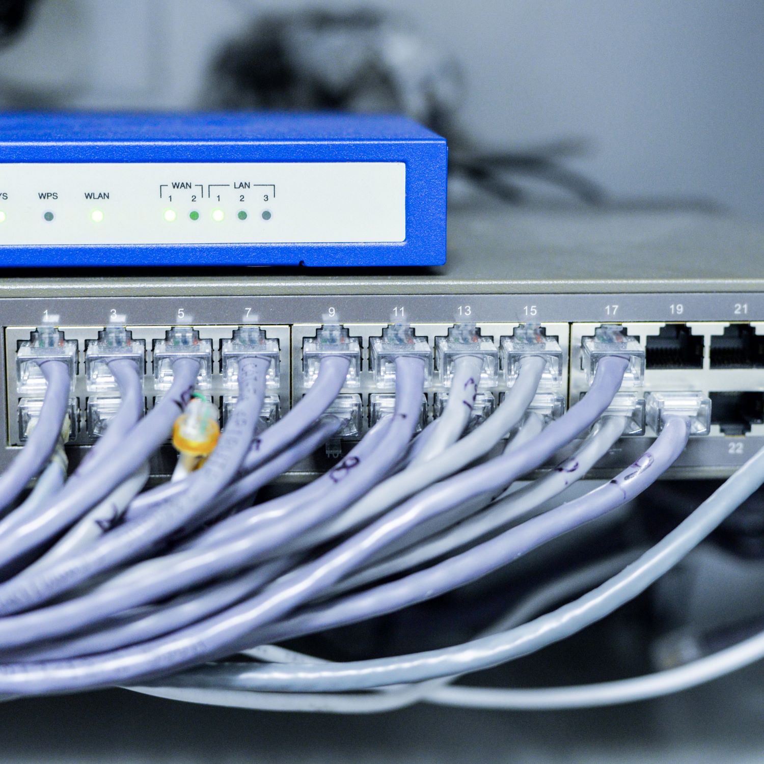network-switch-with-cablesh